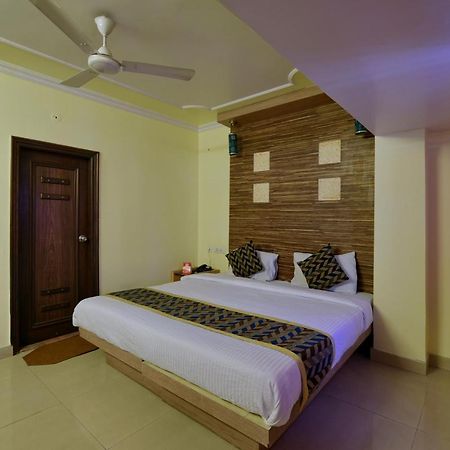 Oyo 2289 Hotel Radha Palace Kukas Екстериор снимка