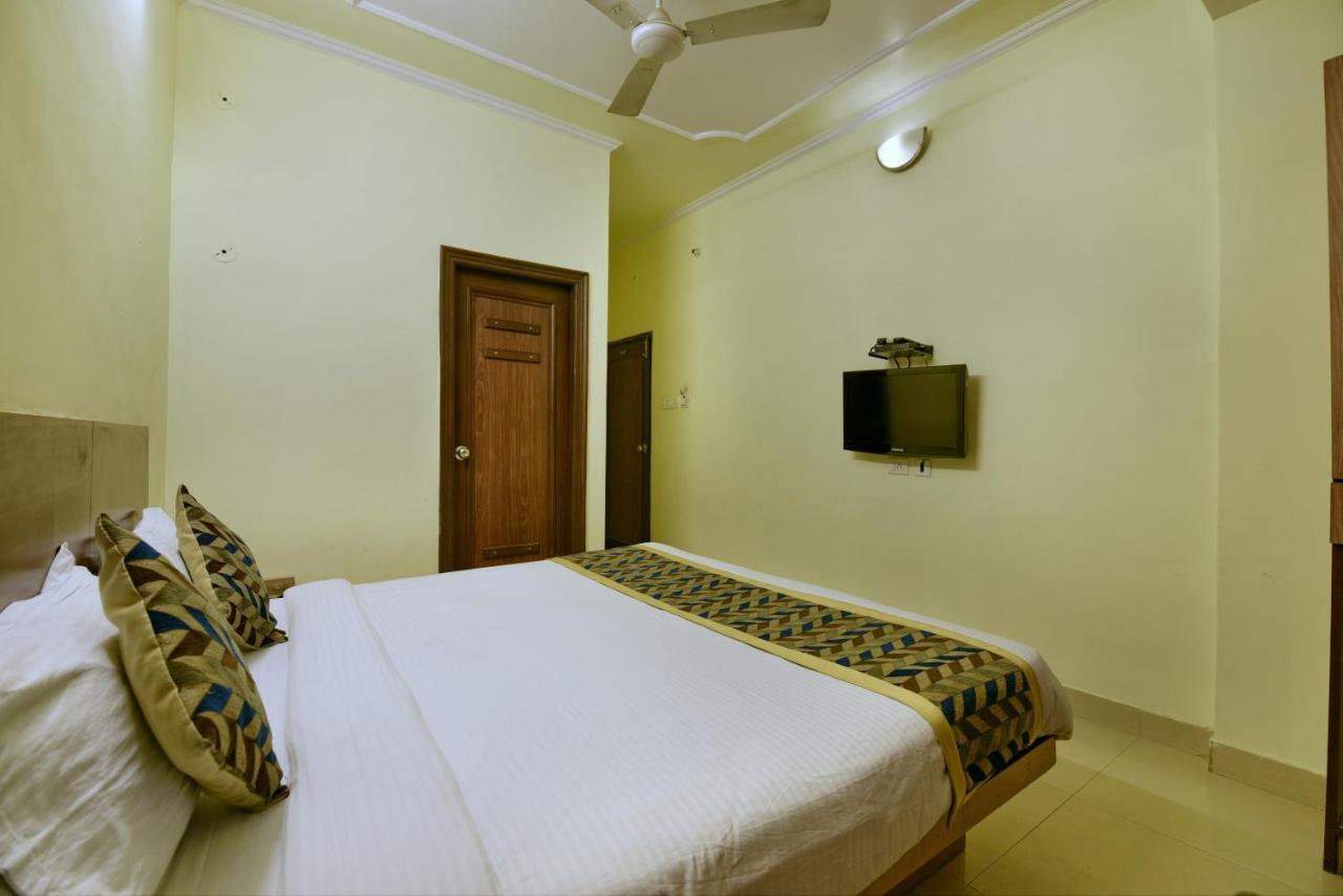Oyo 2289 Hotel Radha Palace Kukas Екстериор снимка